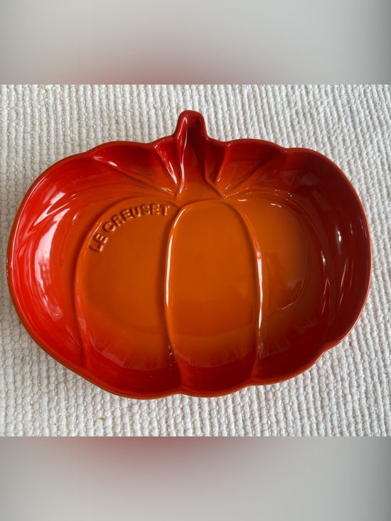 Le Creuset Other - Le Creuset Volcanic Orange Medium Pumpkin Serving Dish